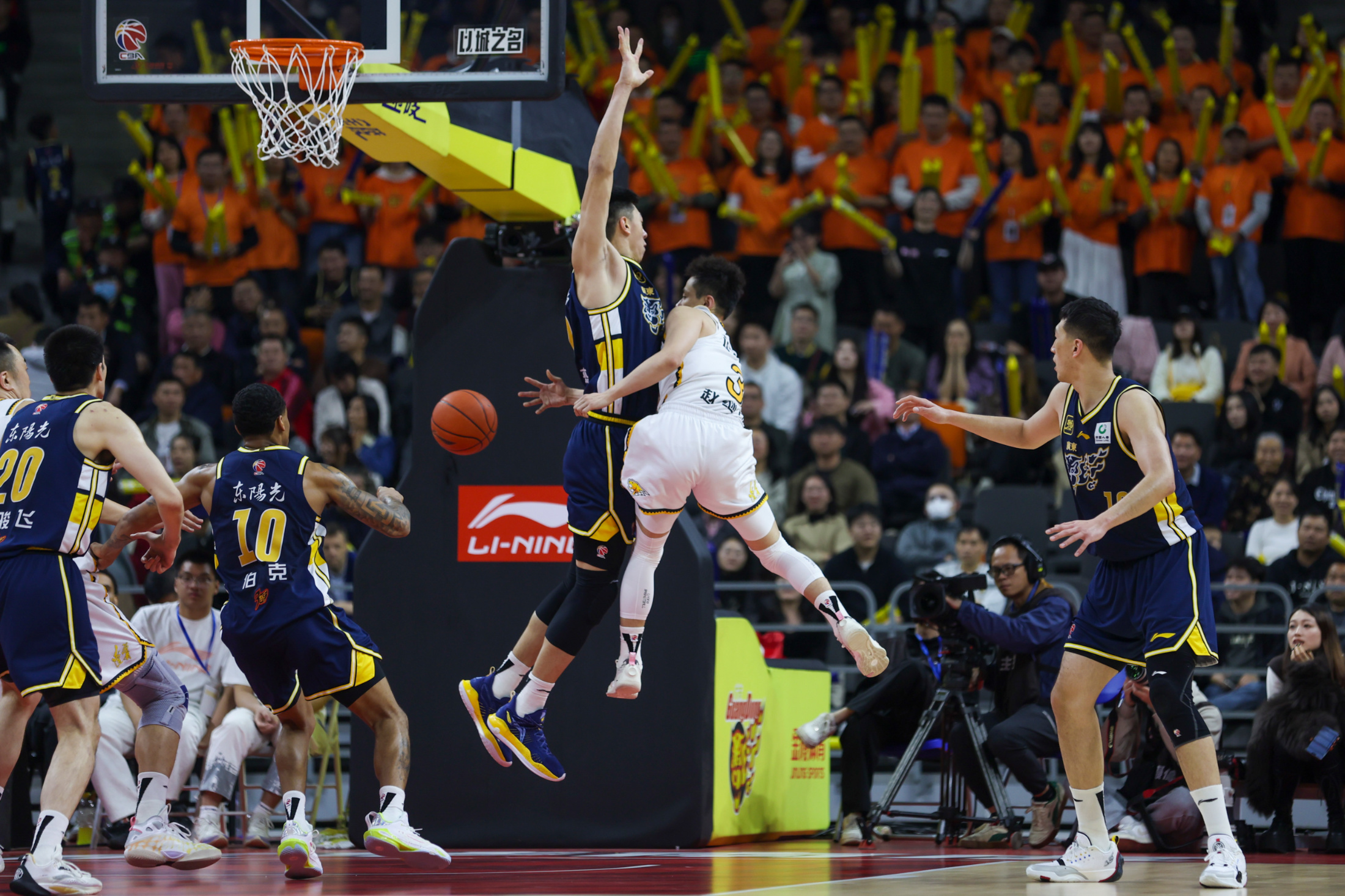 辽宁本钢发布备战花絮,集结日队长鼓劲,欧超杯任务艰巨,赛程密集仍需轮换 辽宁本钢发布备战花絮,集结日队长鼓劲,欧超杯任务艰巨,赛程密集仍需轮换